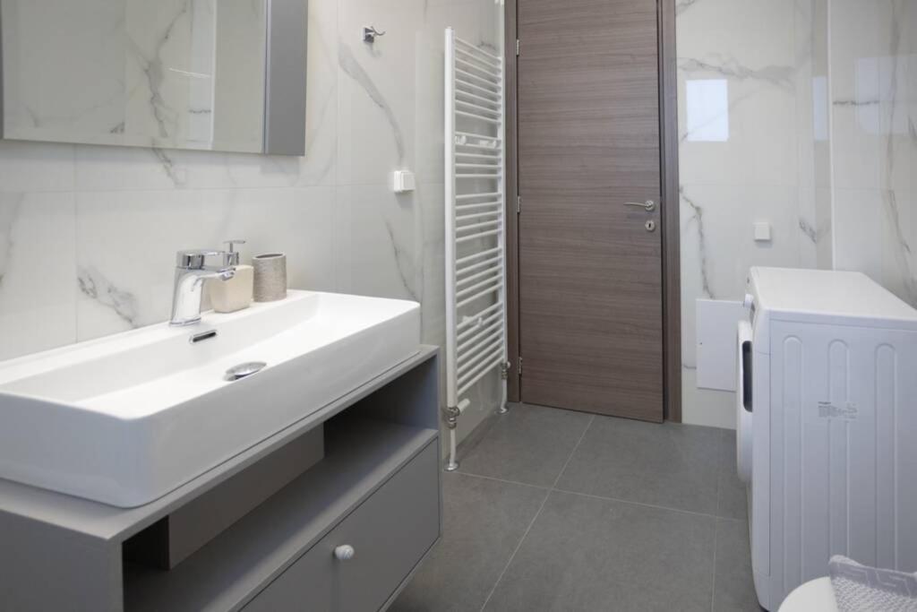 Mela Luxury Apartments Maroulás Dış mekan fotoğraf
